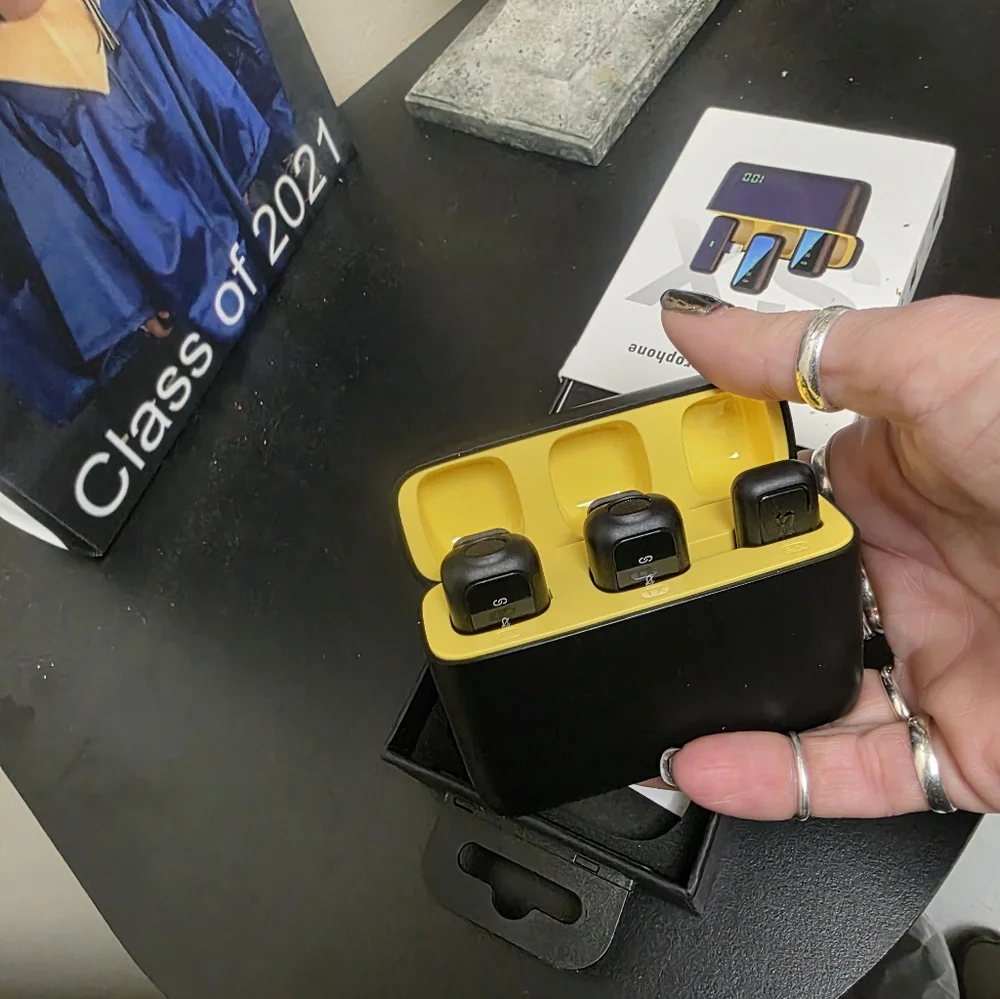Wireless Microphone Set - Black and Yellow For iPhones